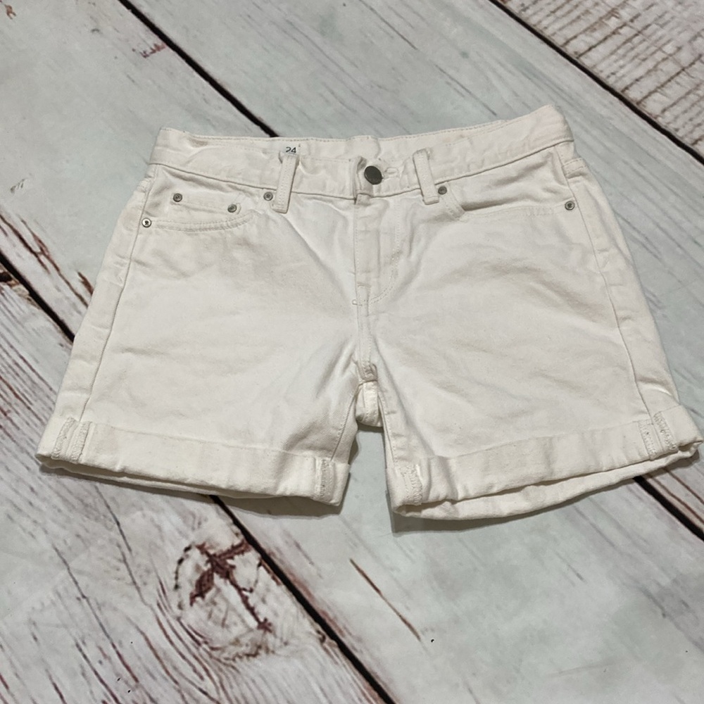 GAP 1969 “Sexy Boyfriend Shorts” women’s white denim shorts size 24 GUC